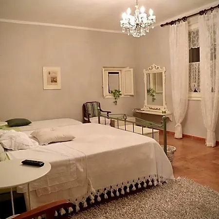 Oda ve Kahvaltı La Pausetta 3*